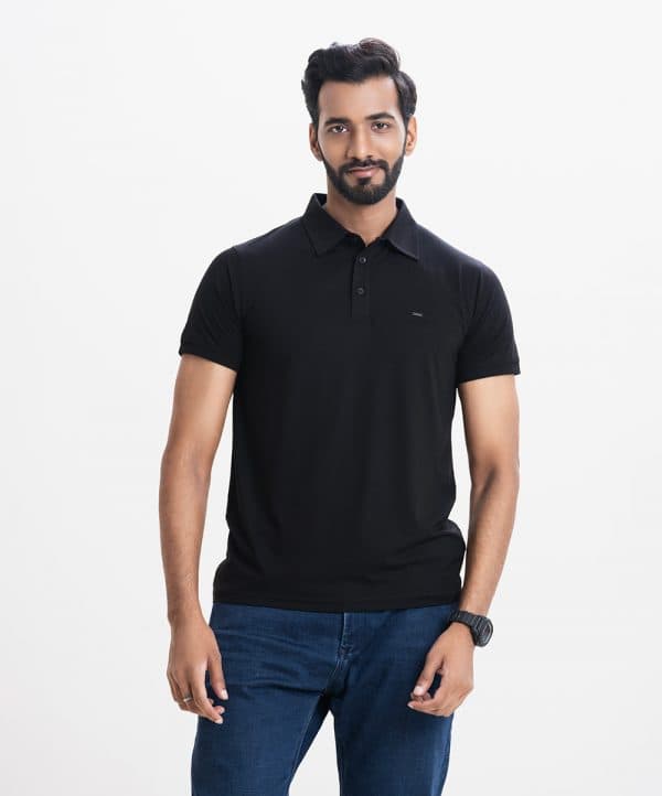Men's polo shirt in cotton single jersey fabric. Classic collar, short sleeves and a straight-cut hem.