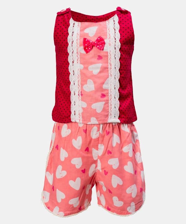 Newborn baby girl's bottom tops set in cotton fabric. Round neck, sleeveless. Lacework and bow at front of the top and design short pants.