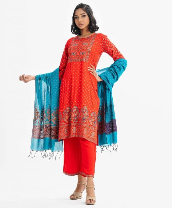 All over printed Salwar Kameez in viscose fabric. Round neck, full sleeves and karchupi at the front of kameez. Half-silk dupatta with palazzo pants.