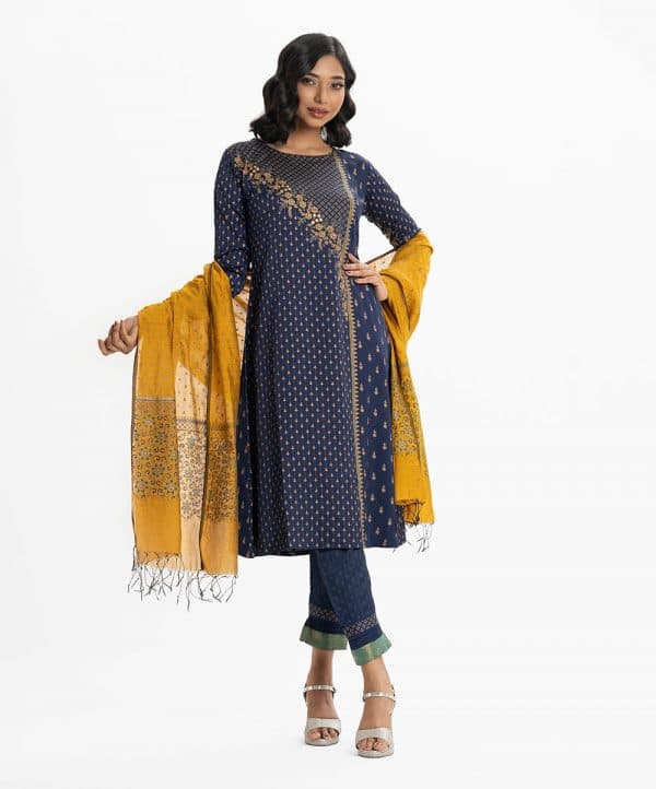 Women's printed salwar kameez in crepe fabric. Boat neck, full sleeves with katan fabric patch at hem and karchupi at front of kameez. Half-silk dupatta with viscose culottes pants.