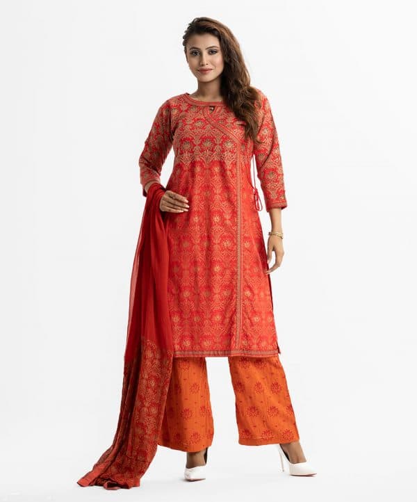 Women's retro wrap style salwar kameez in viscose fabric. Boat neck, three-quarter sleeves and embroidery at front of kameez. Chiffon dupatta with palazzo pants.