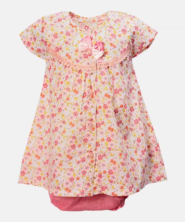 Short sleeve tent-style newborn baby girls frock in cotton fabric. All-over floral printed with lace work at the front and button fastening. Completed with baby pants.