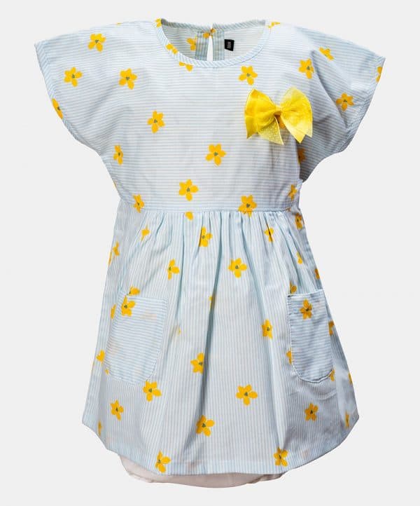 Short sleeve tent-style newborn baby girls frock in cotton fabric. All-over floral printed and round neck and attached ribbon bow at the front side. Completed with baby pants.